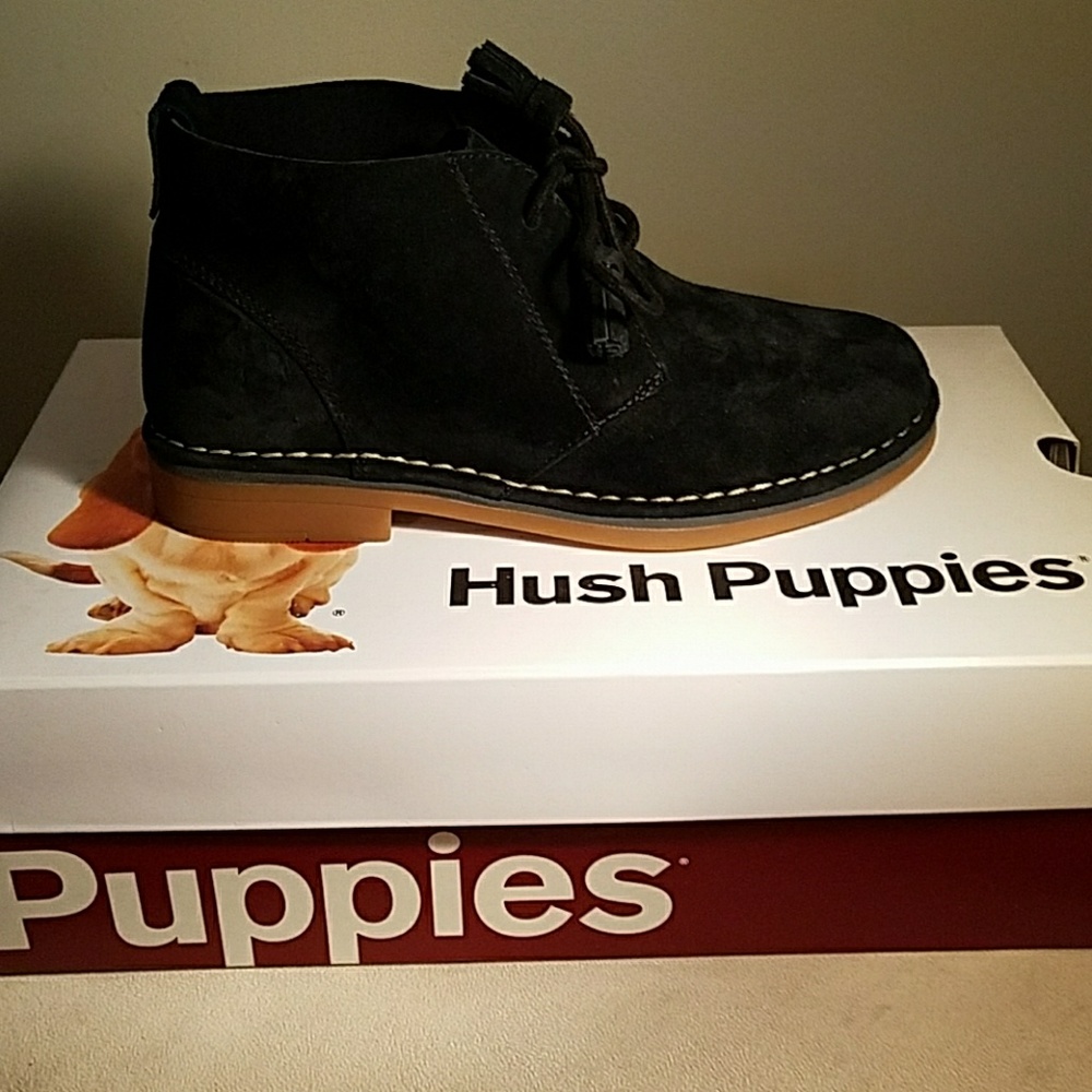 NWB Hushpuppy flat navy all leather tie up bootie